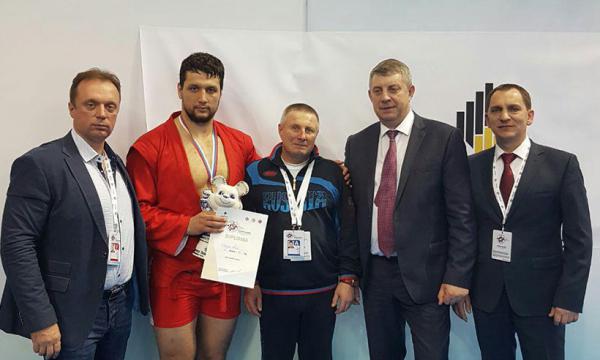 Артем Осипенко стал шестикратным чемпионом мира по самбо
