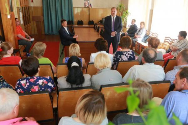 Б. Пайкин на встрече с избирателями в кабинете главы Белобережской администрации