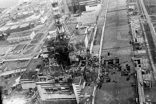 Разрушенный взрывом реактор Чернобыльской АЭС
