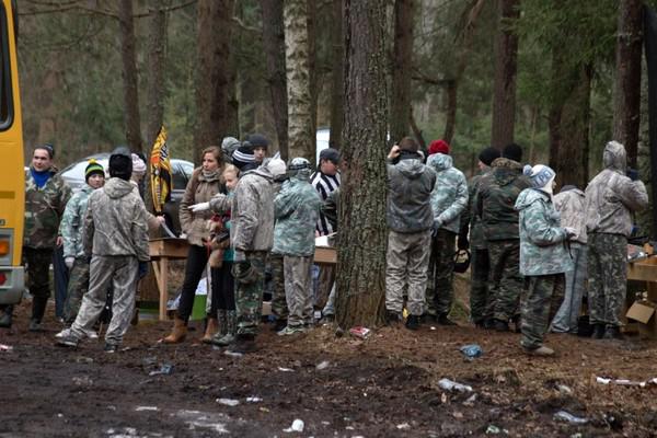 Щемелинин превратил 23 февраля в «настоящий праздник»: патриотическое воспитание молодежи среди белобережского мусора