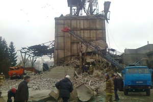 Взрыв разрушил здание кормоцеха птицефабрики ОАО «Снежка»