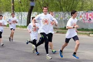 Легкоатлетическая эстафета «Дорогами памяти» прошла в Брянске 2 мая 2015 г.