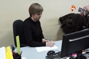 Елена Ульянова во время обыска в офисе ООО «Домовой»