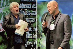 30 мая 2015 г. Е. Потупов и А. Коробко выступают на литературном празднике «Липовый цвет» (фото: nartwor.ru)