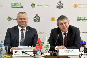 В. Суббот и А. Богомаз на открытии проекта «Школа фермера» 24 февраля 2021 г.