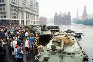 19 августа 1991 г. Манежная площадь в Москве (фото: ТАСС)