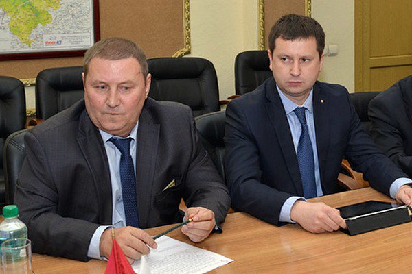 Экс-глава администрации Брянского района А. Емельянов и глава района А. Сысоев