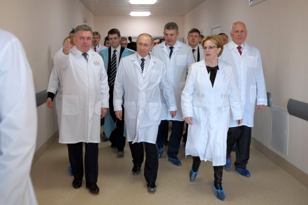 8 марта 2017 года. Владимир Путин посетил перинатальный центр Брянской городской больницы № 1 (фото: kremlin.ru)