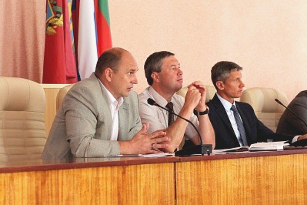 В. Беляй, С. Евтеев и О. Шкуратов на сессии Клинцовского горсовета (фото: klintsy.info)