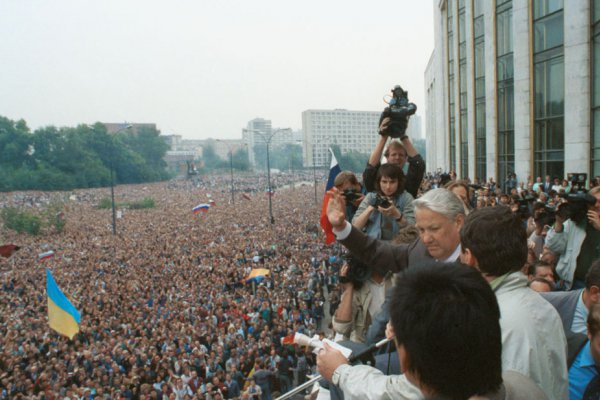 Август 1991 года. Ельцин на митинге в Москве (фото: pastvu.com)